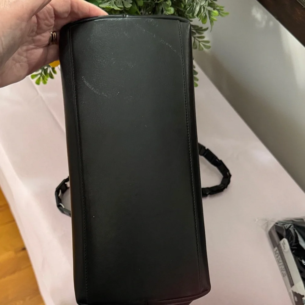 Salvatore Ferragamo Black Shoulder Bag EUC AU21 9660 - Picture 5 of 12